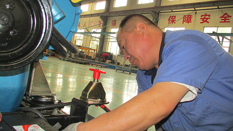 華全柴油發(fā)電機(jī)組：機(jī)組的日常保養(yǎng)很重要