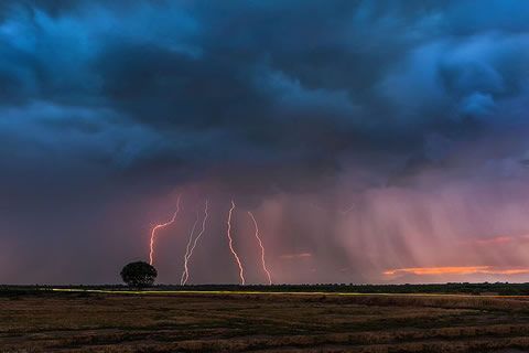 盛夏時節(jié)雷雨頻繁，做好柴油發(fā)電機(jī)防雷很關(guān)鍵